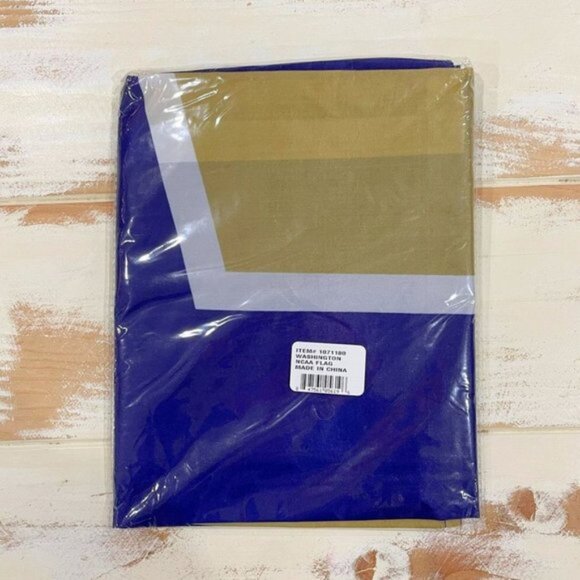 NEW Washington Huskies Sports Flag-UW-Wear Wave Hang - Picture 3 of 3